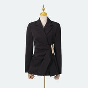 Blazer de Alfaiataria e Detalhe de Fivela Lateral - Modelagem Acinturada e Sofisticada
