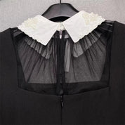 Vestido Longo Bordado e Gola Elegante