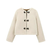 Berenice | Casaco Cropped em Shearling Bege com Fechamento em Toggles