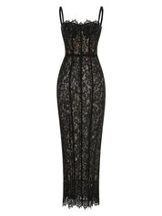 Vestido Longo Escultural com Decote Quadrado e Renda Nobre