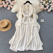 Beatriz | Vestido Longo em Renda com Gola Quadrada e Saia Franzida
