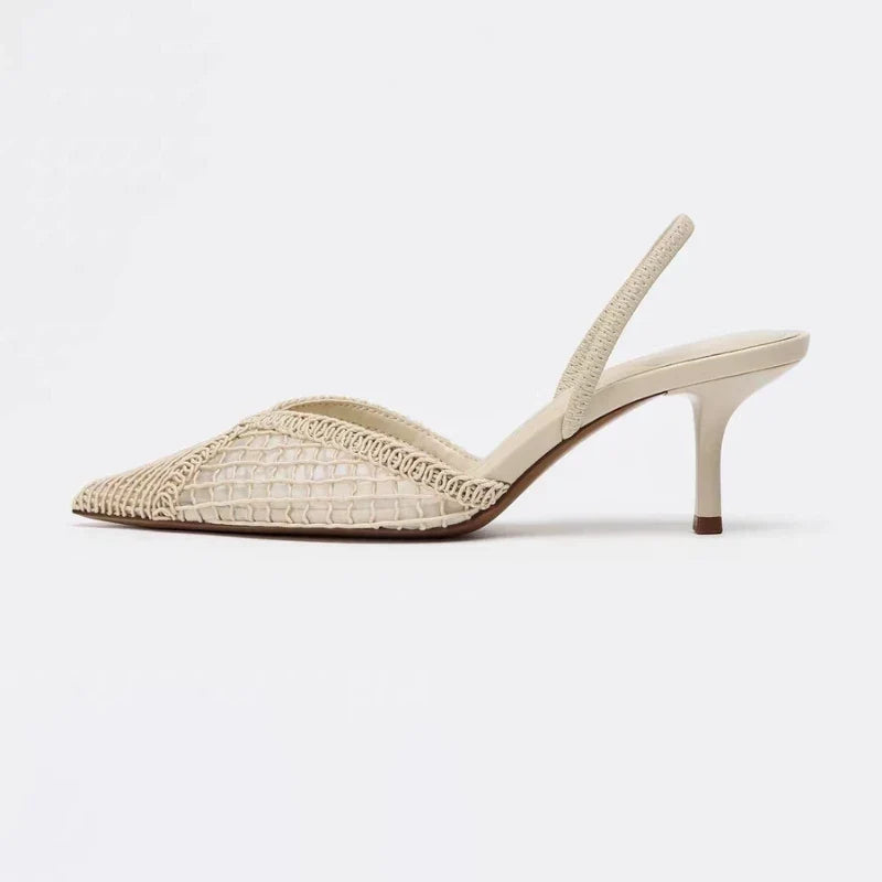 Sapato de Salto Fino com Trama Vazada em Tela e Bico Alongado – Elegância Atemporal e Conforto Refinado