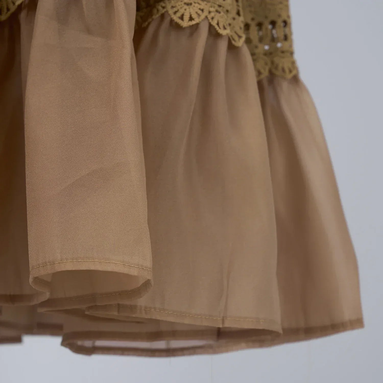 Valentina | Vestido Longo em Renda Artesanal com Aplicação de Pérolas