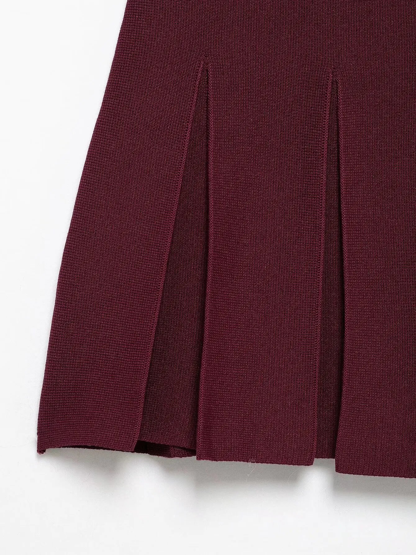 Conjunto Luxo Vermelho em Malha de Alta Densidade – Cardigã e Saia