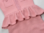 Vestido Midi em Tricô com Babados e Bordados de Pérolas – Luxo e Delicadeza