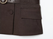 Conjunto Contemporâneo Sem Mangas com Cinto e Calça de Alfaiataria