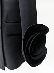 Blazer com Aplicações de Flores e Abotoamento Duplo: Elegância Estruturada
