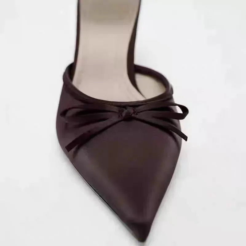 Sandália Mule em Cetim com Laço Escultural e Salto Elegante – Design Refinado para Looks Sofisticados