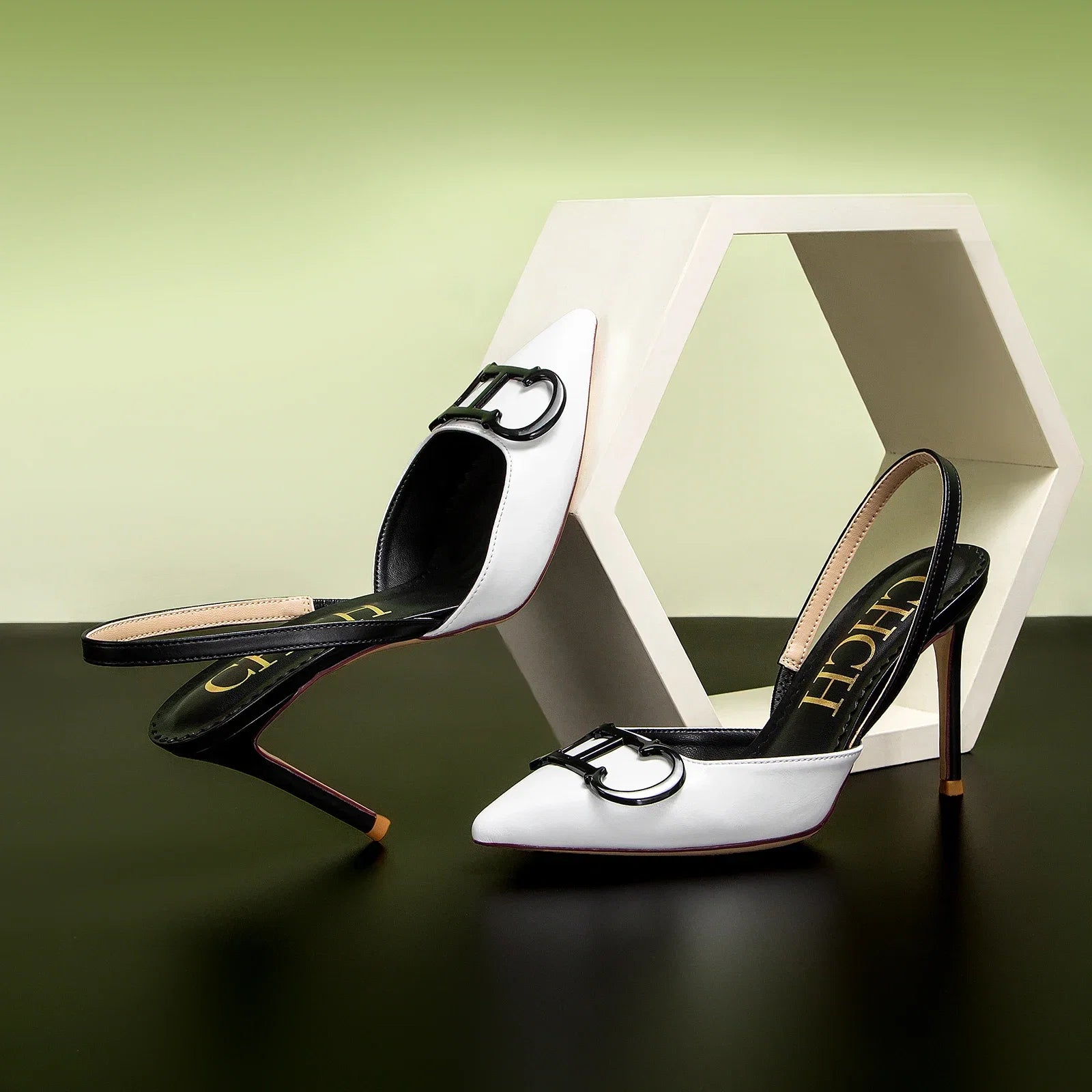 Scarpin CHCH Clássico com Bico Fino – Elegância, Versatilidade e Acabamento Refinado