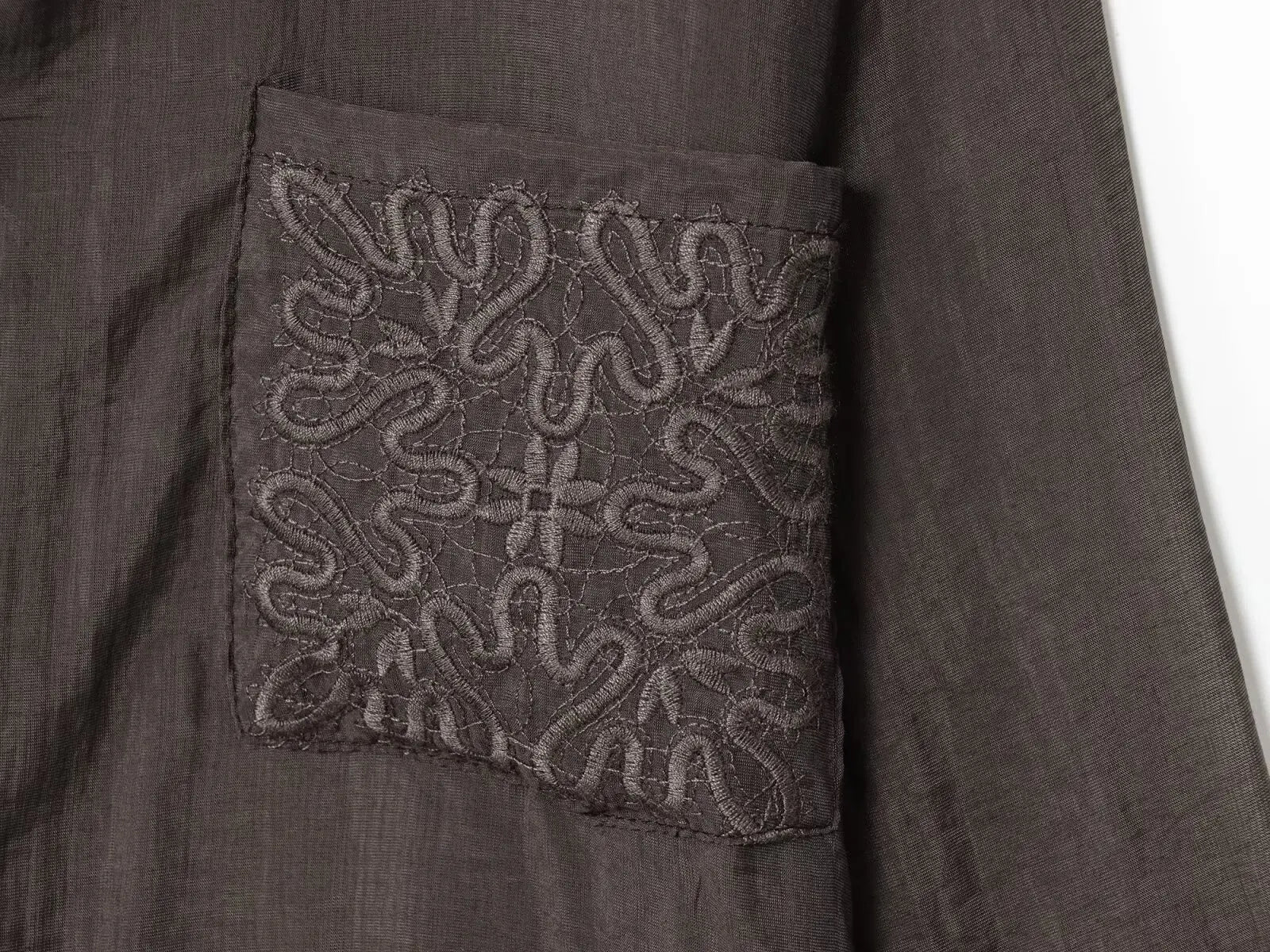 Camisa Elegante de Manga Longa – Modelagem Solta e Minimalista
