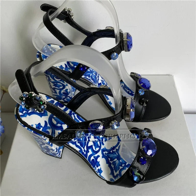 Sandália Luxuosa Diamond Crystal – Estampa Azul e Branco
