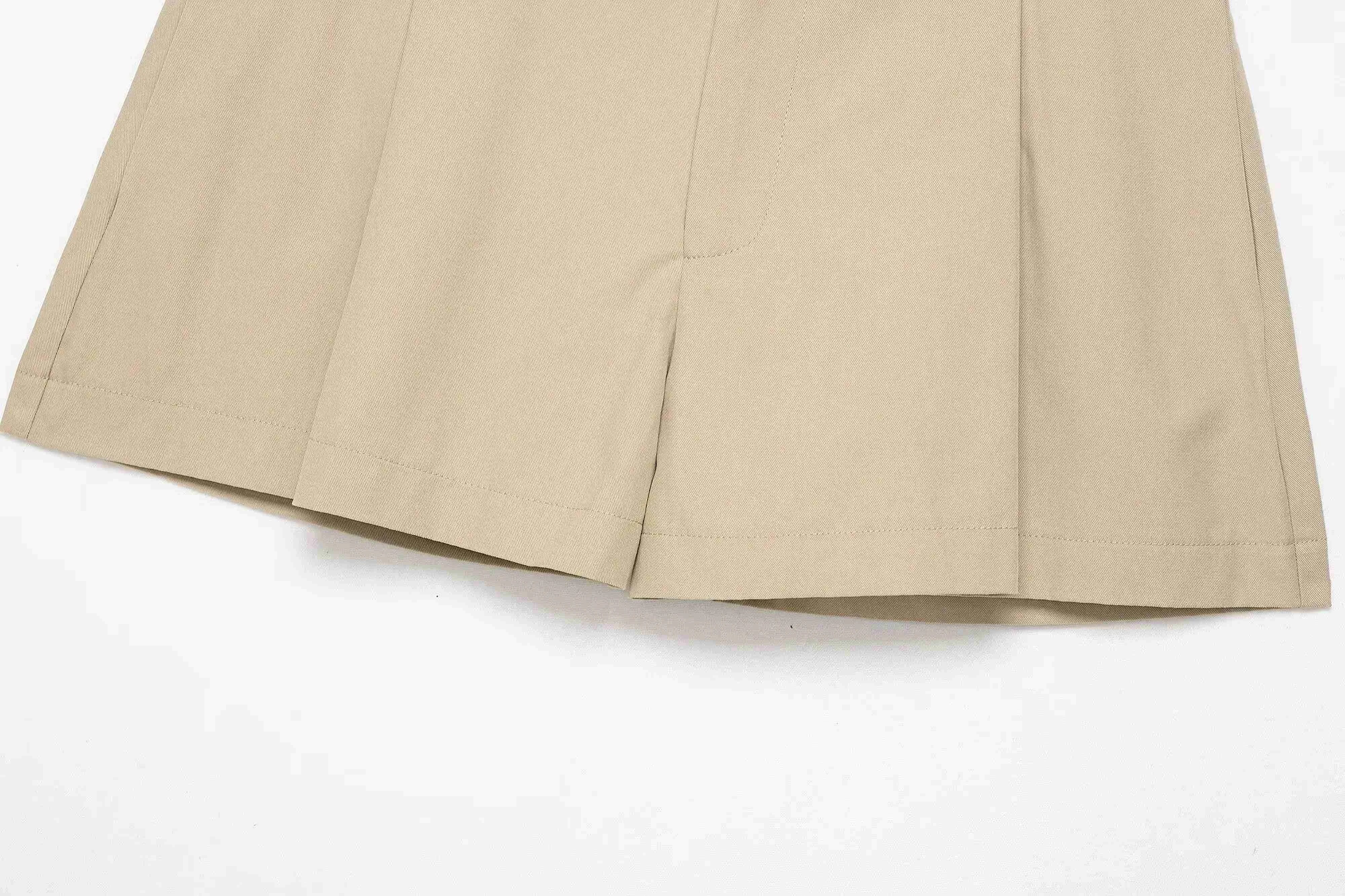 Conjunto Streetwear Elegante: Casaco Estruturado com Cinto e Shorts de Alfaiataria
