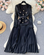 Beatriz | Vestido Longo em Renda com Gola Quadrada e Saia Franzida