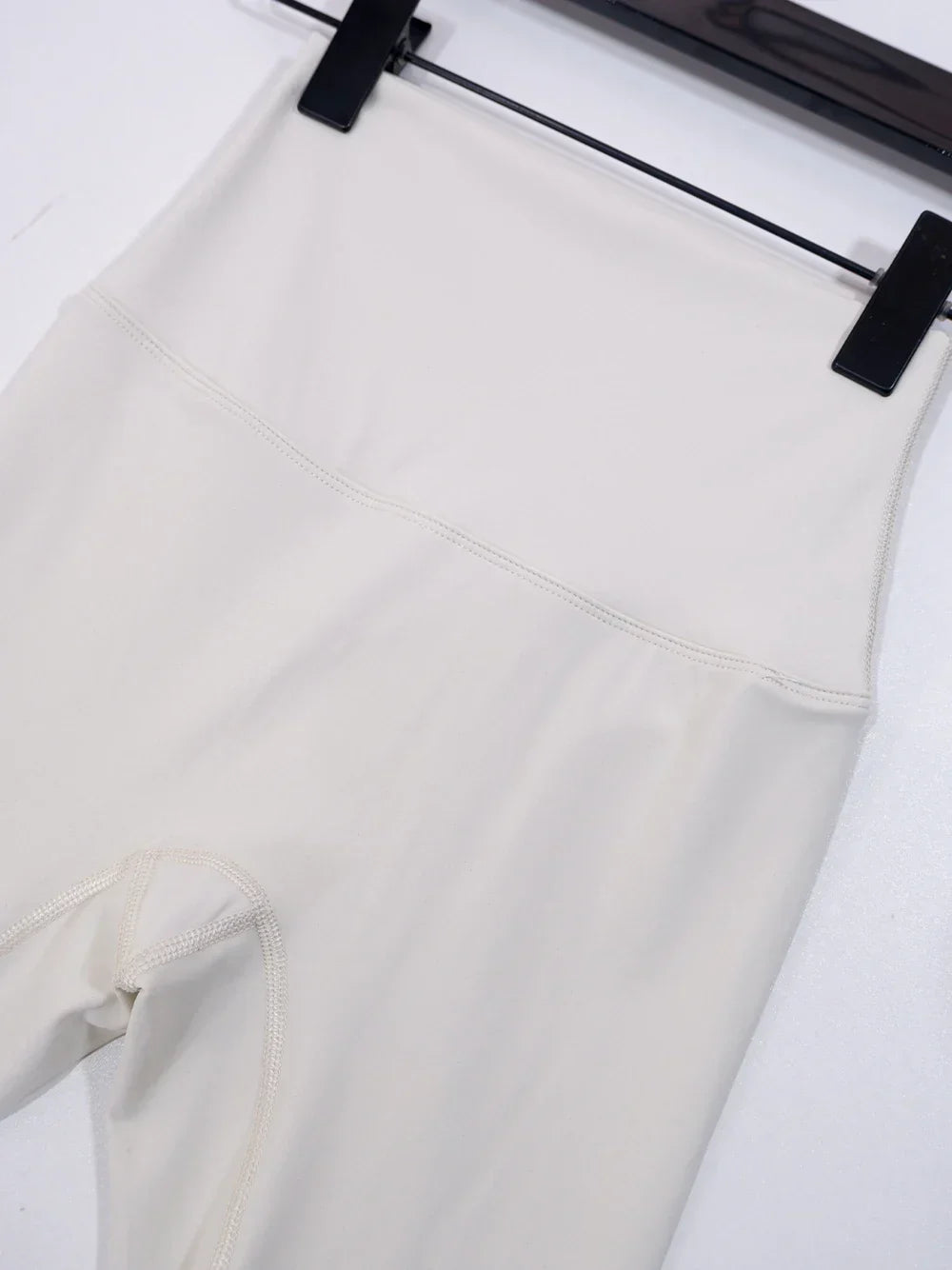Conjunto Esportivo Feminino com Zíper Dourado e Calça Modeladora