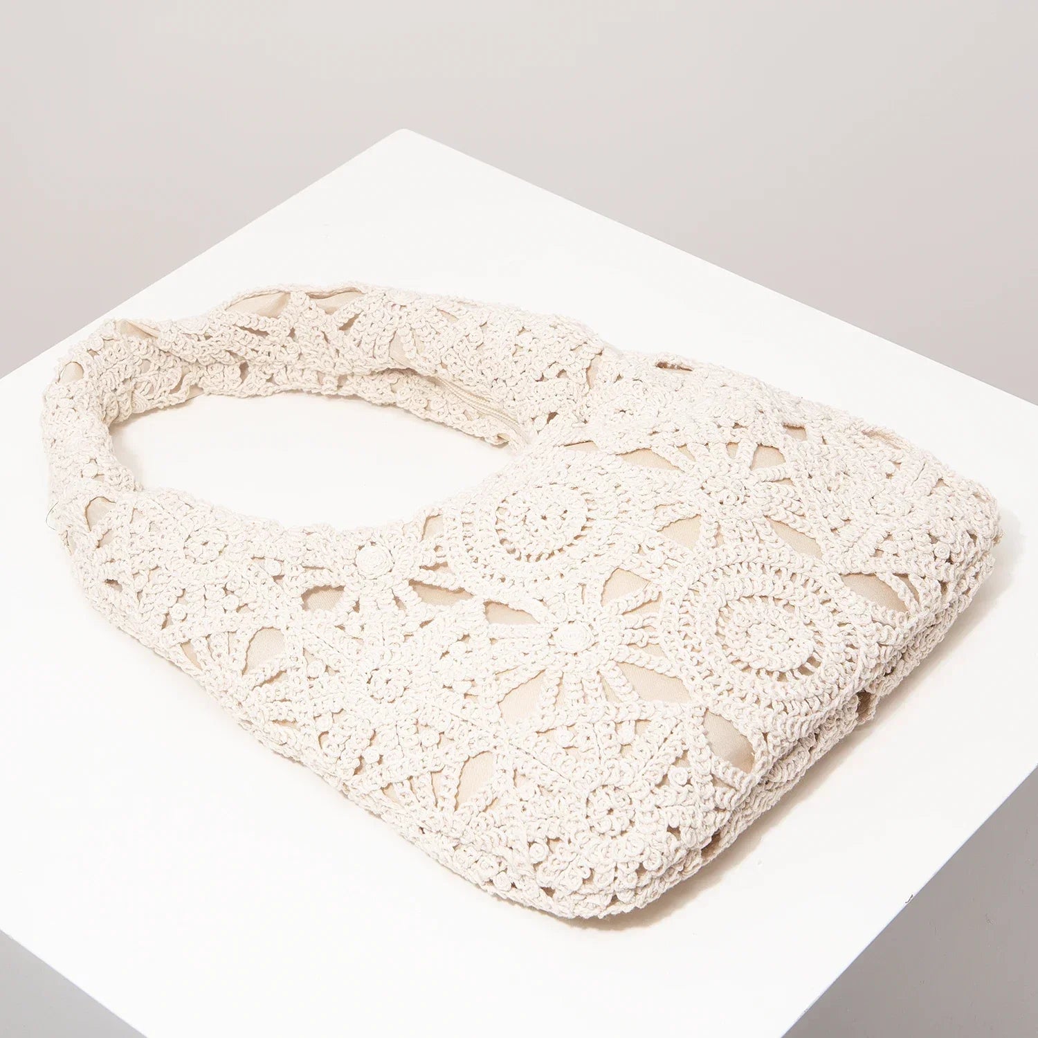 Bolsa de Ombro Trançada Vazado Artesanal – Estilo Premium para Praia e Viagens