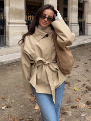 Conjunto Streetwear Elegante: Casaco Estruturado com Cinto e Shorts de Alfaiataria