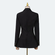 Blazer de Alfaiataria e Detalhe de Fivela Lateral - Modelagem Acinturada e Sofisticada