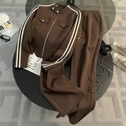 Conjunto Esportivo com Jaqueta Listrada e Calça Pantalona
