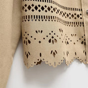 Dandara | Casaco Cropped Bege com Detalhes Vazados e Design Autoral