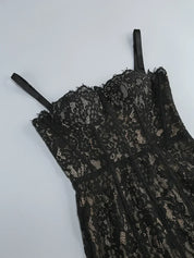 Vestido Longo Escultural com Decote Quadrado e Renda Nobre