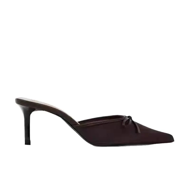 Sandália Mule em Cetim com Laço Escultural e Salto Elegante – Design Refinado para Looks Sofisticados