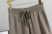 Conjunto de Tricô com Gola Alta e Calça Pantalona