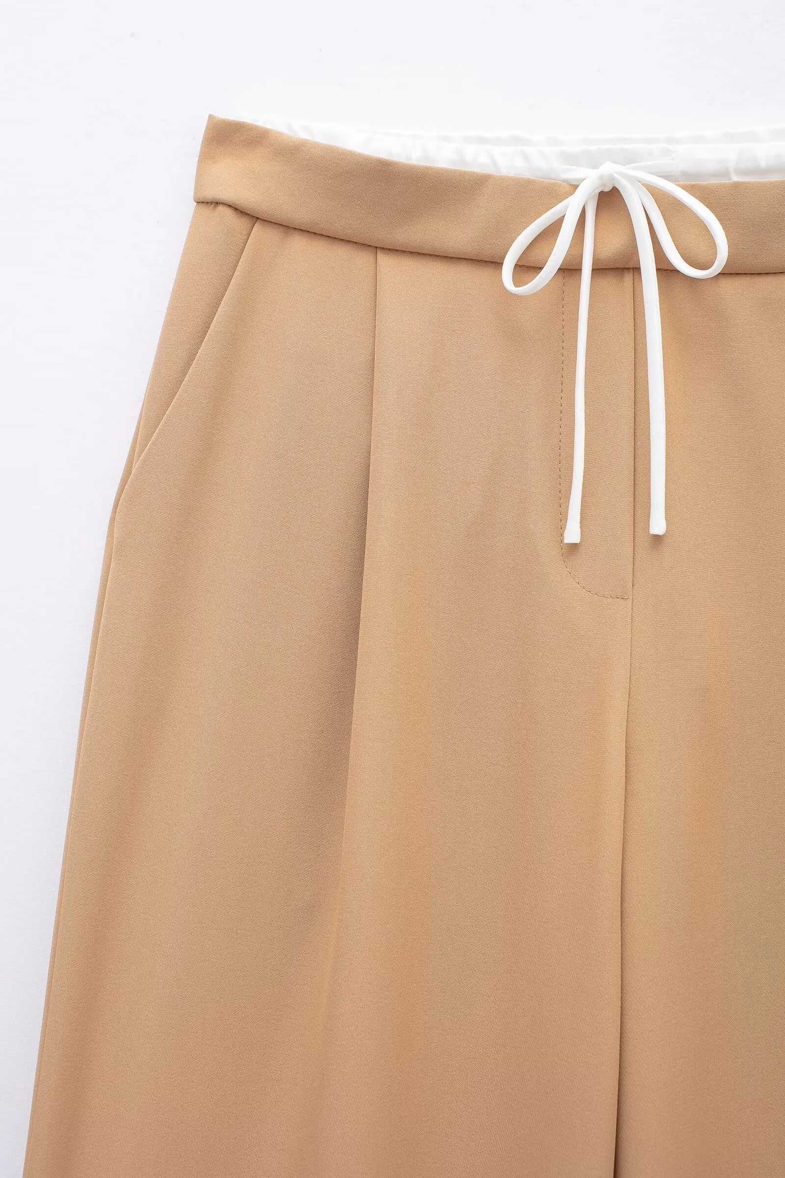 Calça Pantalona: Conforto e Sofisticação em Tecido Leve
