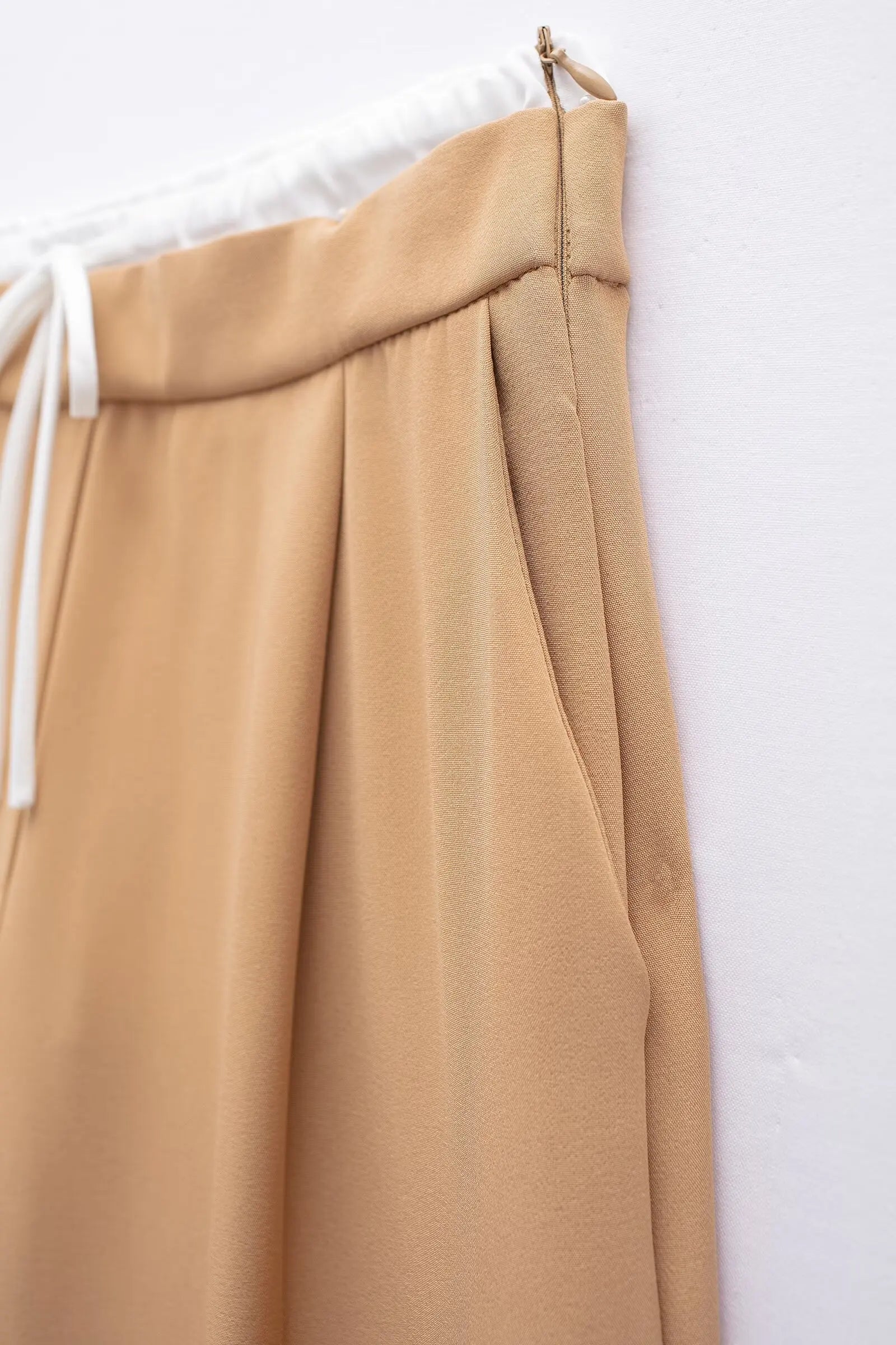 Calça Pantalona: Conforto e Sofisticação em Tecido Leve