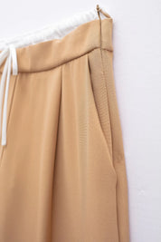 Calça Pantalona: Conforto e Sofisticação em Tecido Leve