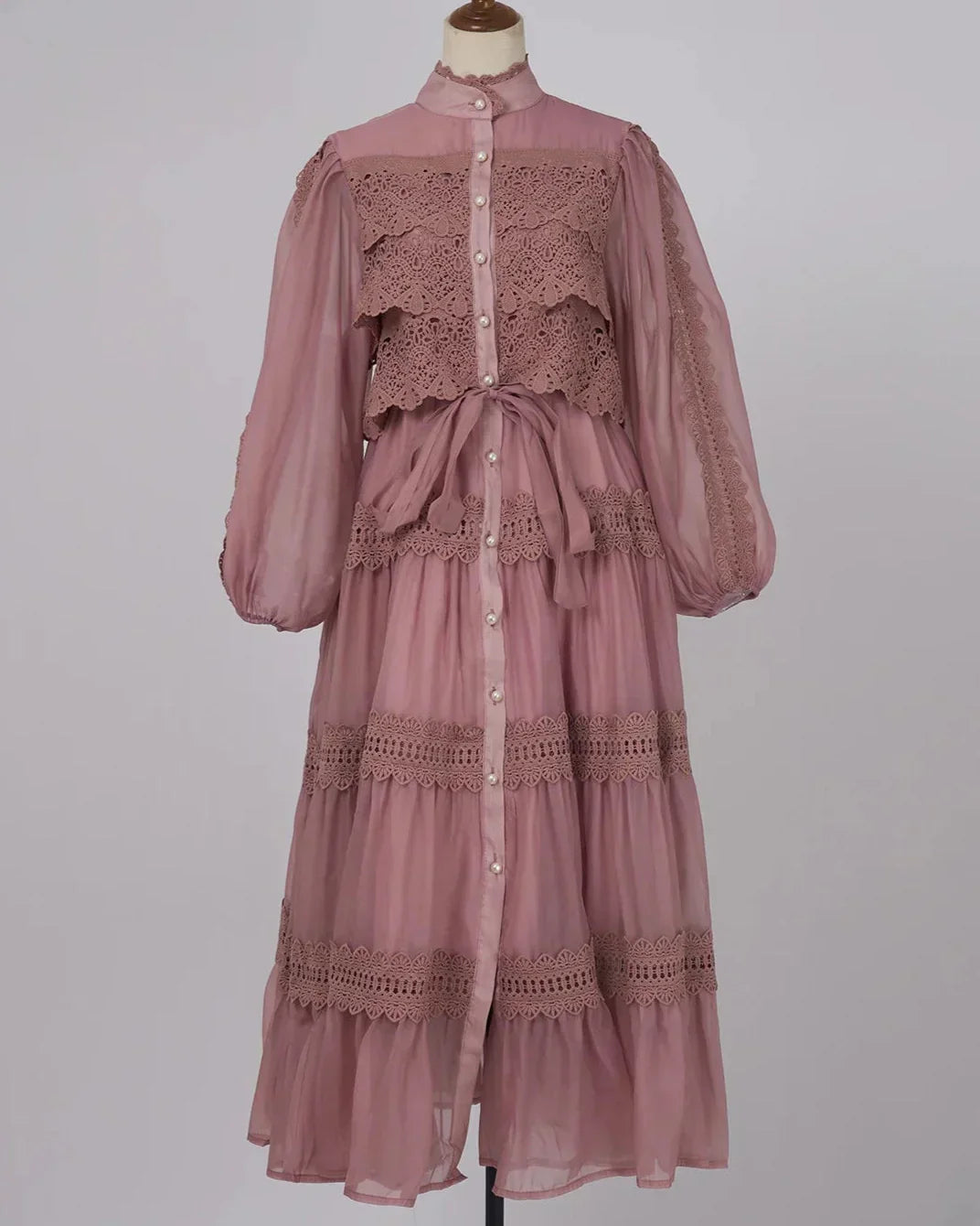 Valentina | Vestido Longo em Renda Artesanal com Aplicação de Pérolas
