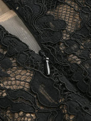 Vestido Longo Escultural com Decote Quadrado e Renda Nobre
