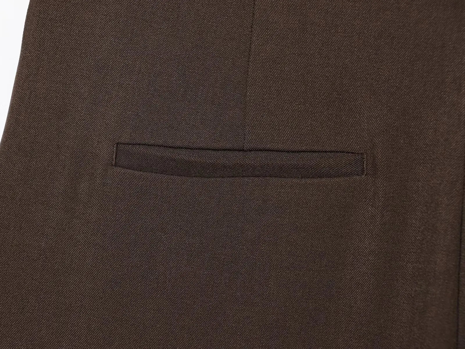 Conjunto Contemporâneo Sem Mangas com Cinto e Calça de Alfaiataria