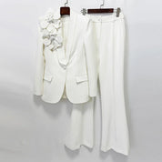 Conjunto de Alfaiataria 2 Peças: Blazer com Aplicação de Flor 3D e Calça