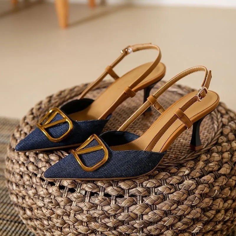 Sandálias Denim – Salto Fino Elegante e Conforto Moderno