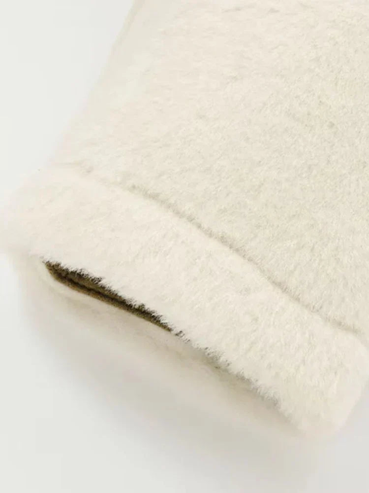 Berenice | Casaco Cropped em Shearling Bege com Fechamento em Toggles