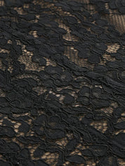 Vestido Longo Escultural com Decote Quadrado e Renda Nobre