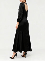 Vestido Sereia Elegante com Mangas Longas e Decote Costas em Formato de Coração