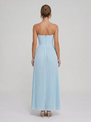 Isadora | Vestido Longo Azul Céu com Corpete Tomara que Caia e Saia Plissada