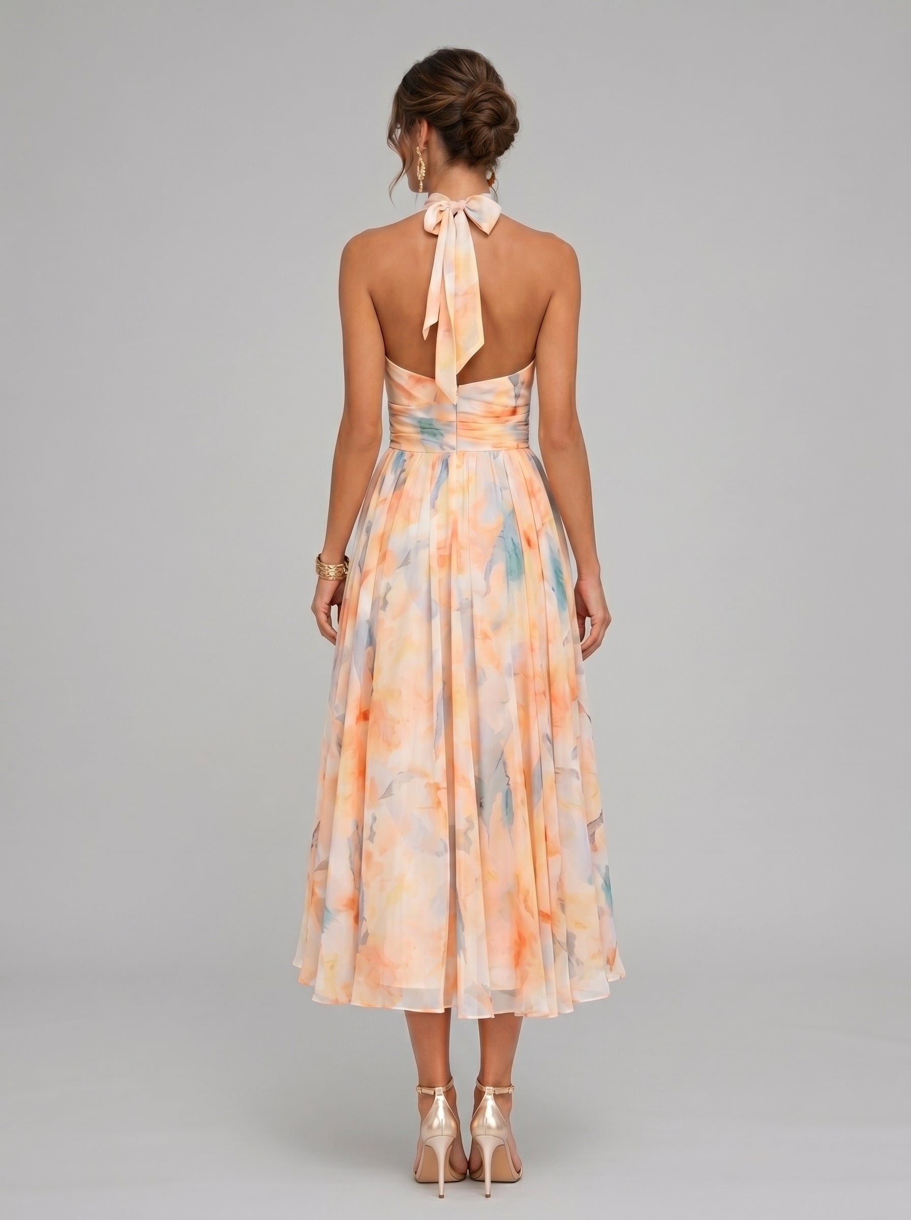 Renata | Vestido Midi Coral Floral com Decote Halter e Saia Plissada