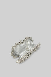 Bolsa clutch com enfeite de cristal