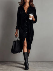 Vestido Midi Solto de Veludo Cotelê com Dois Bolsos no Peito e Botões Simples