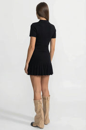 Vestido Curto Estilo Polo com Saia de Babados Pregueados