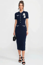 Vestido Midi Bicolor em Tricô com Aplicação de Flor Tridimensional