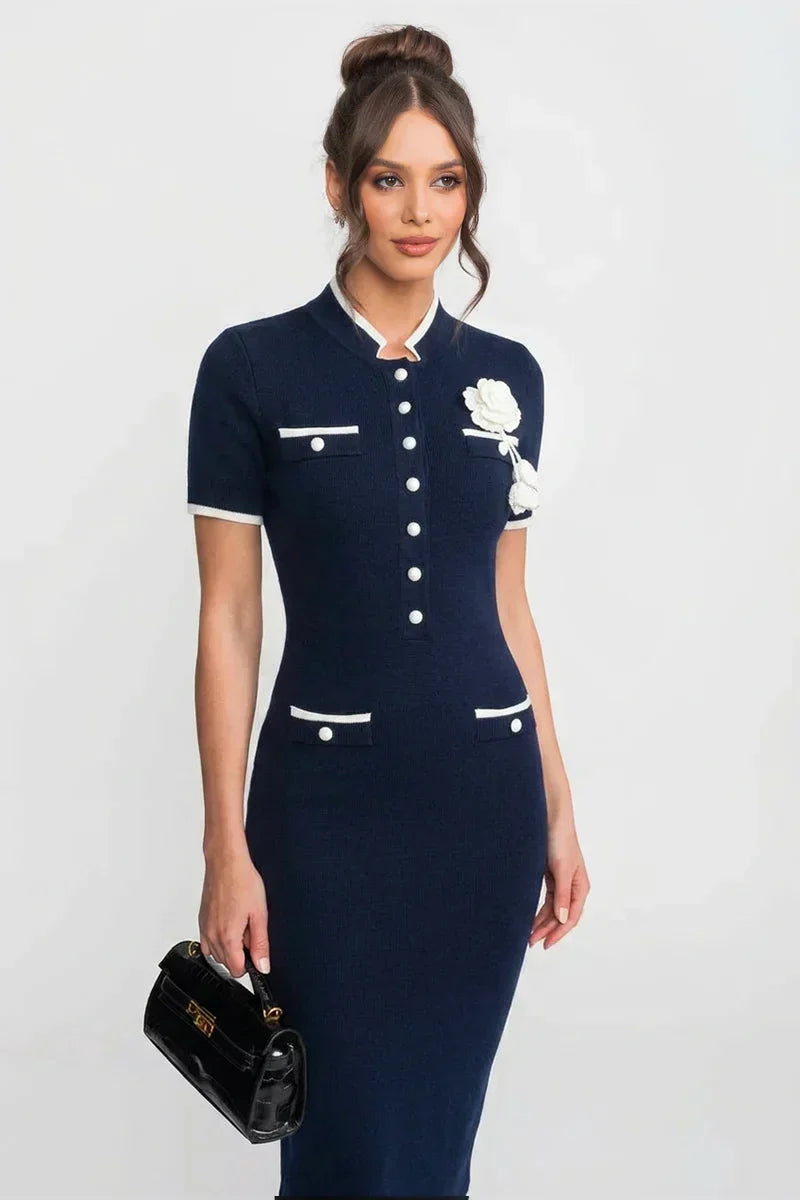 Vestido Midi Bicolor em Tricô com Aplicação de Flor Tridimensional