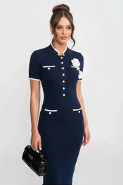 Vestido Midi Bicolor em Tricô com Aplicação de Flor Tridimensional