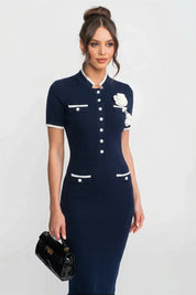 Vestido Midi Bicolor em Tricô com Aplicação de Flor Tridimensional