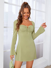 Pippa | Vestido Mini com Manga Longa e Decote Coração