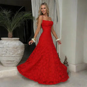 Madalena | Vestido Longo Bordô em Renda com Alças Finas e Corte Evasê