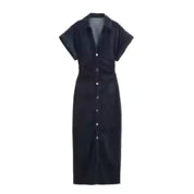 Eduarda | Vestido Midi Preto com Botões Frontais e Manga Curta