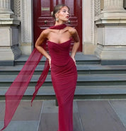 Verônica | Vestido Longo Vermelho com Franzido, Corpete e Detalhe no Pescoço